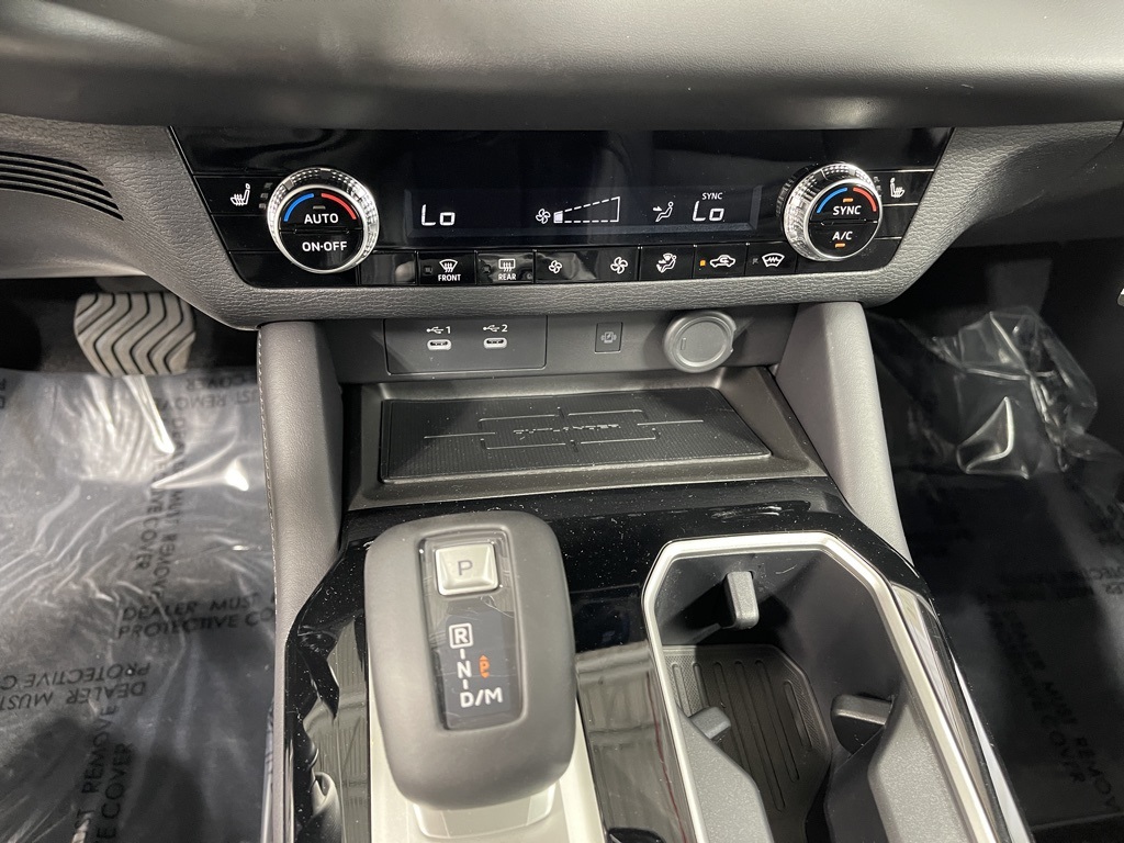 2025 Mitsubishi Outlander SE photo 14
