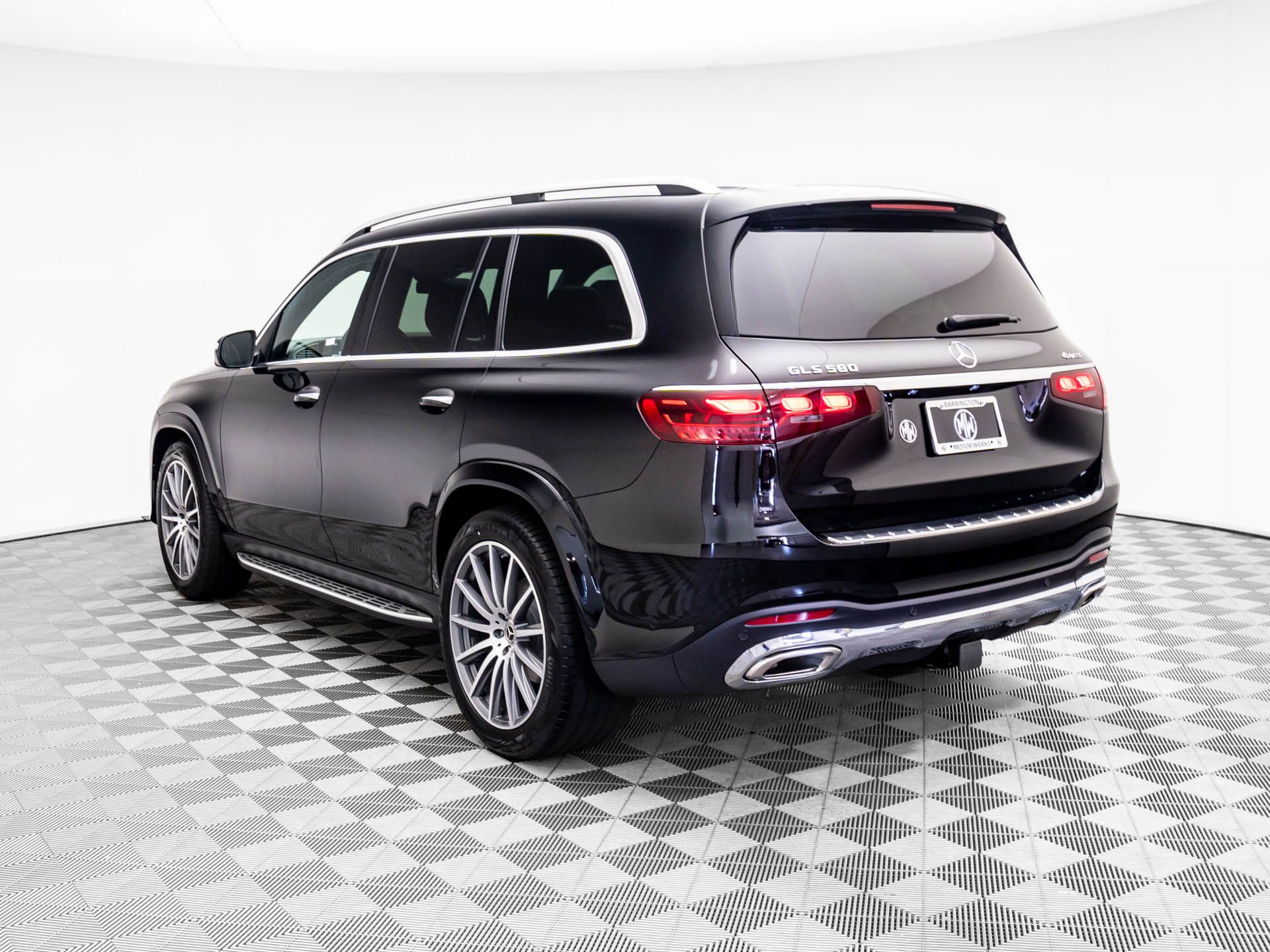 2025 Mercedes Benz GLS 580 4MATIC photo 3
