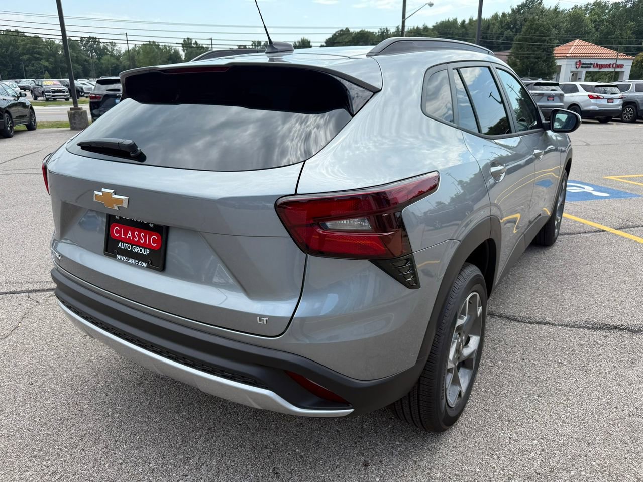 2025 Chevrolet Trax LT photo 7