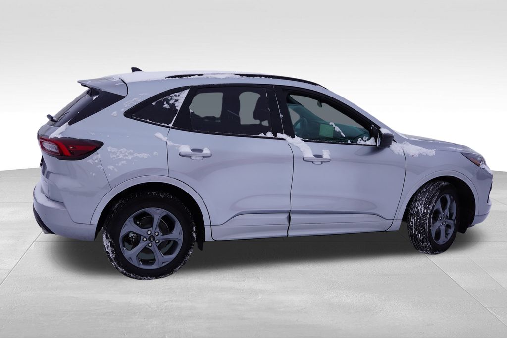 2023 Ford Escape ST-Line photo 4