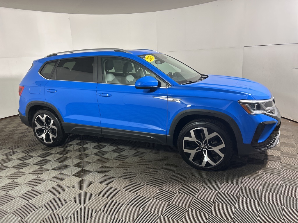 2023 Volkswagen Taos SEL photo 4