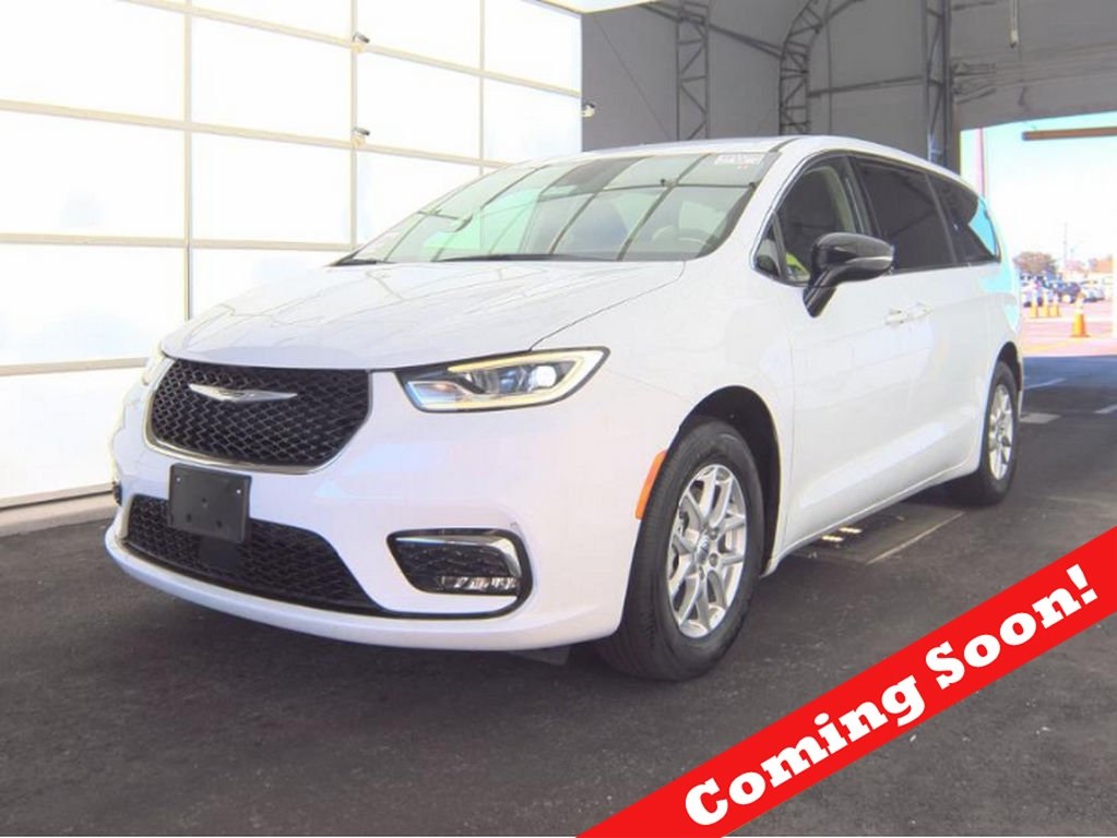 2024 Chrysler Pacifica Touring L's photo