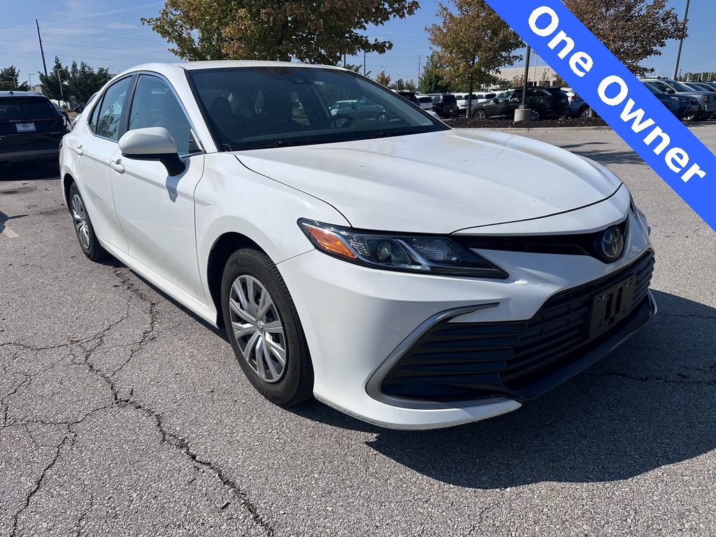 2023 Toyota Camry Hybrid LE photo 3