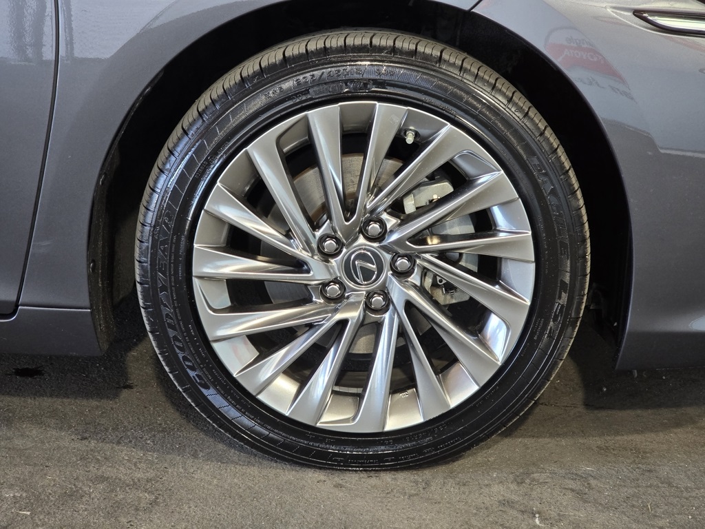 2023 Lexus ES 350 Luxury photo 4