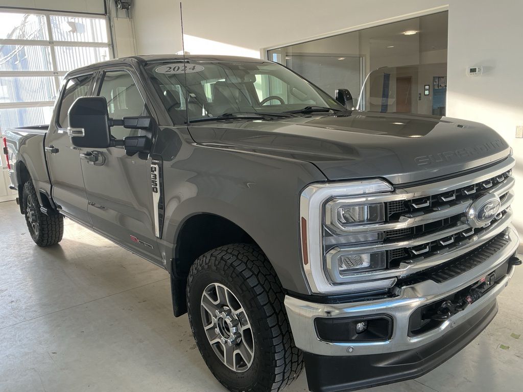 2024 Ford F-350 Super Duty Lariat's photo
