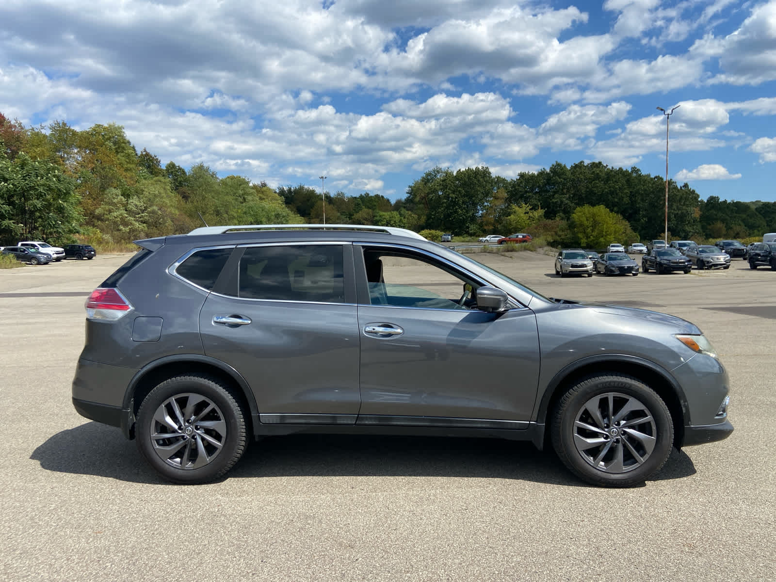 Used 2016 Nissan Rogue SL with VIN 5N1AT2MV2GC834384 for sale in Zelienople, PA