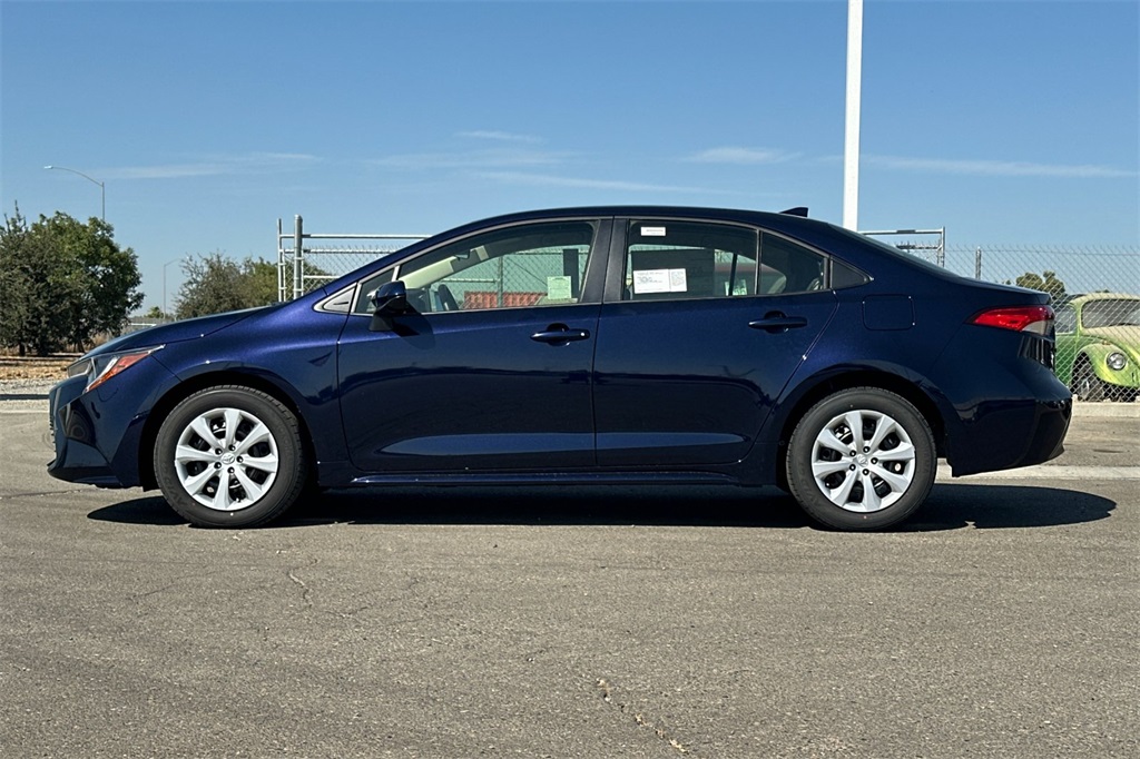 2025 Toyota Corolla LE photo 7