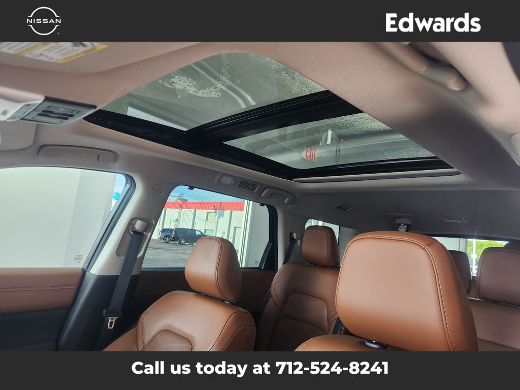 2023 Nissan Pathfinder Platinum photo 20