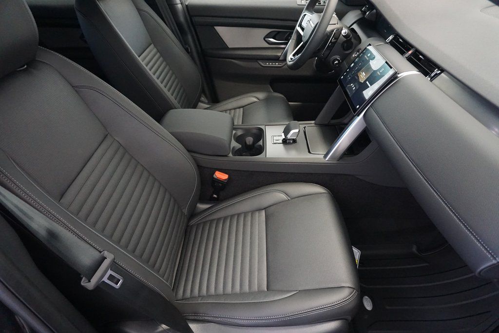2025 Land Rover Discovery Sport SE photo 21