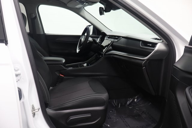 2023 Jeep Grand Cherokee Laredo photo 13
