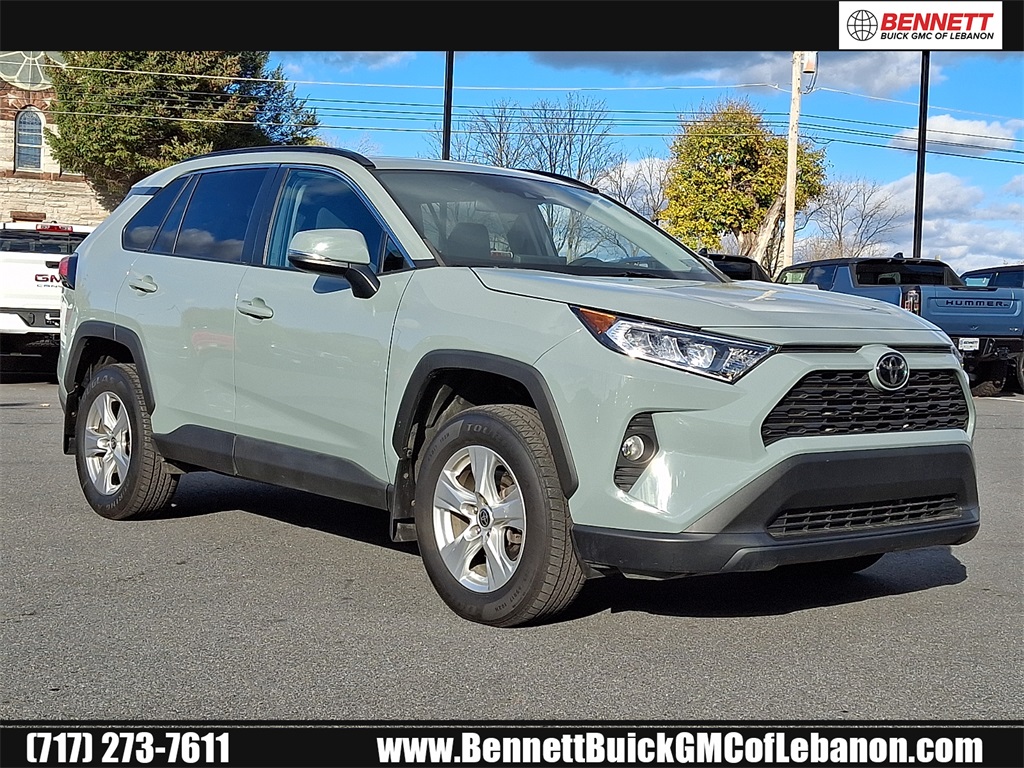 2021 Toyota RAV4 XLE's photo