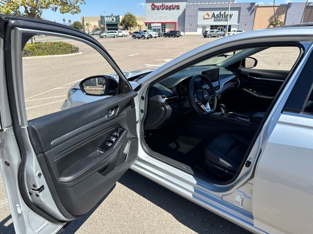 2023 Nissan Altima 2.5 SR photo 24