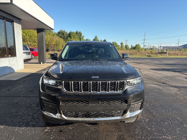 2023 Jeep Grand Cherokee Laredo photo 2