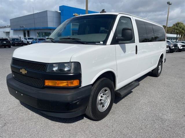 2022 Chevrolet Express Passenger 3500 photo 3