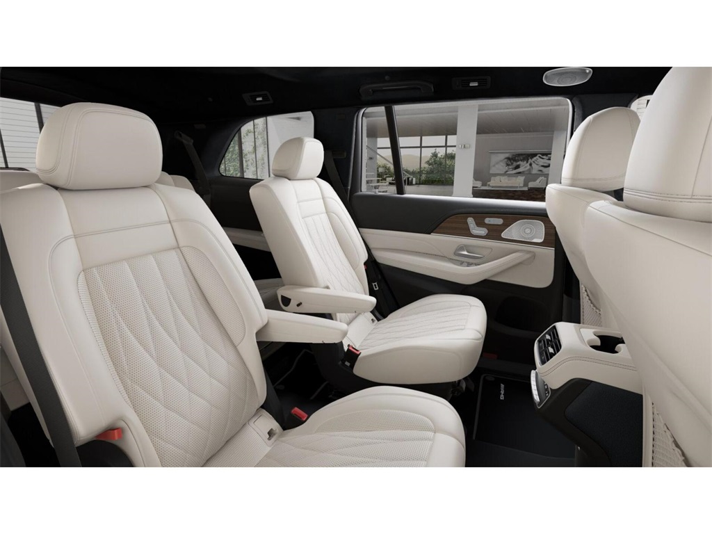 2025 Mercedes Benz GLS 63 AMG 4MATIC photo 4