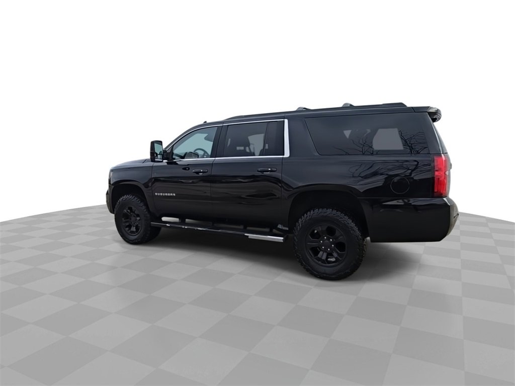 2015 Chevrolet Suburban LT photo 3