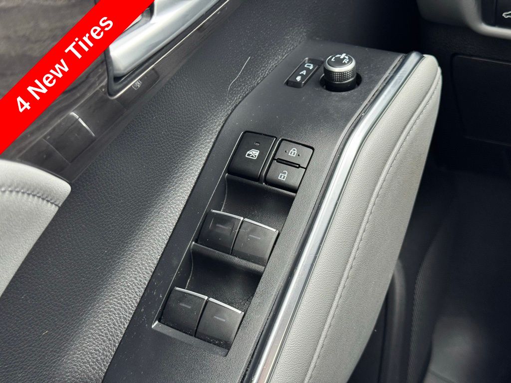 2024 Toyota Highlander Platinum photo 2