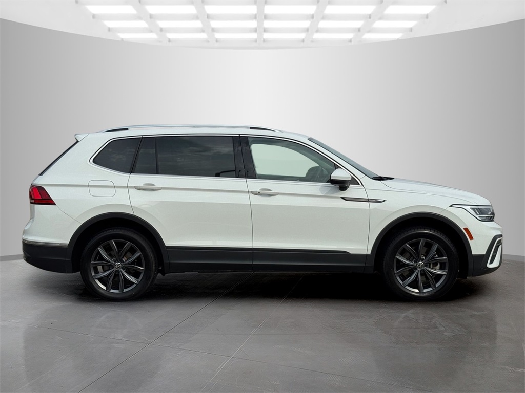 2022 Volkswagen Tiguan SE photo 2