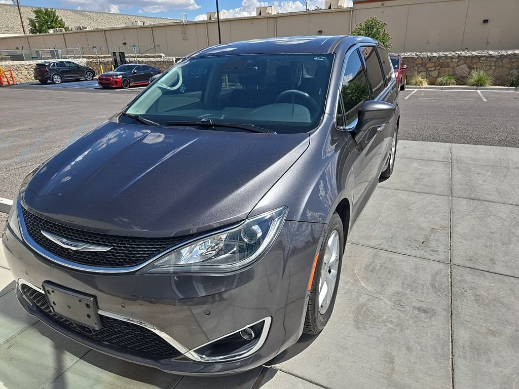 2020 Chrysler Pacifica Touring photo 2