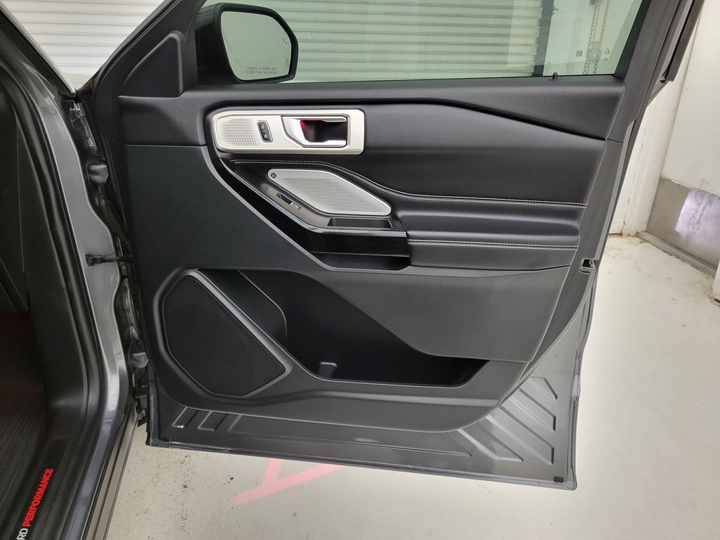 2021 Ford Explorer ST photo 17