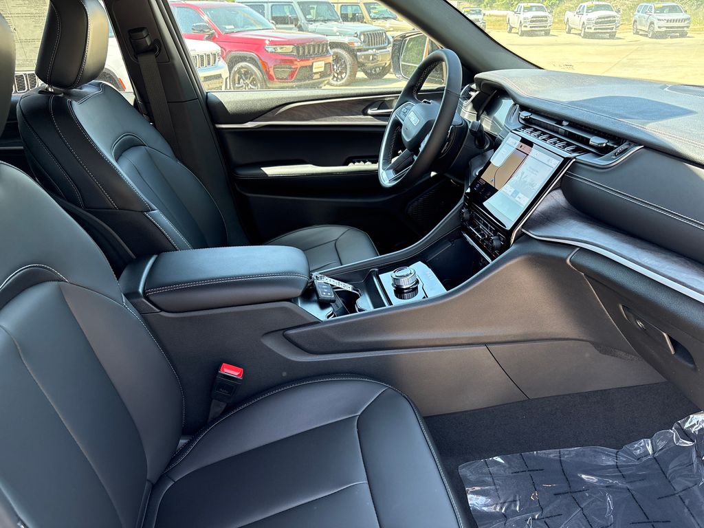 2025 Jeep Grand Cherokee Limited photo 21