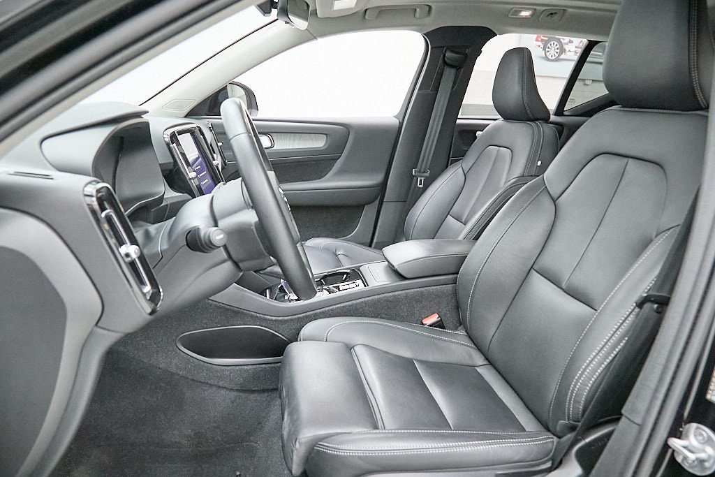 2024 VOLVO XC40 - Image 13