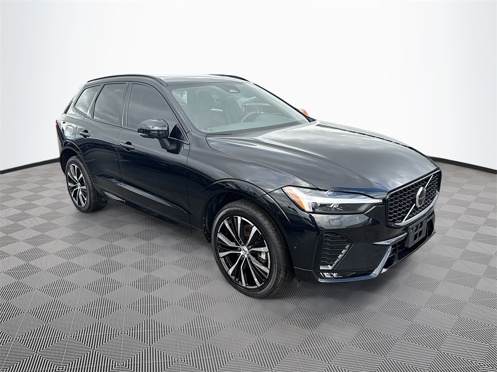 2023 Volvo XC60 B5 Plus photo 3
