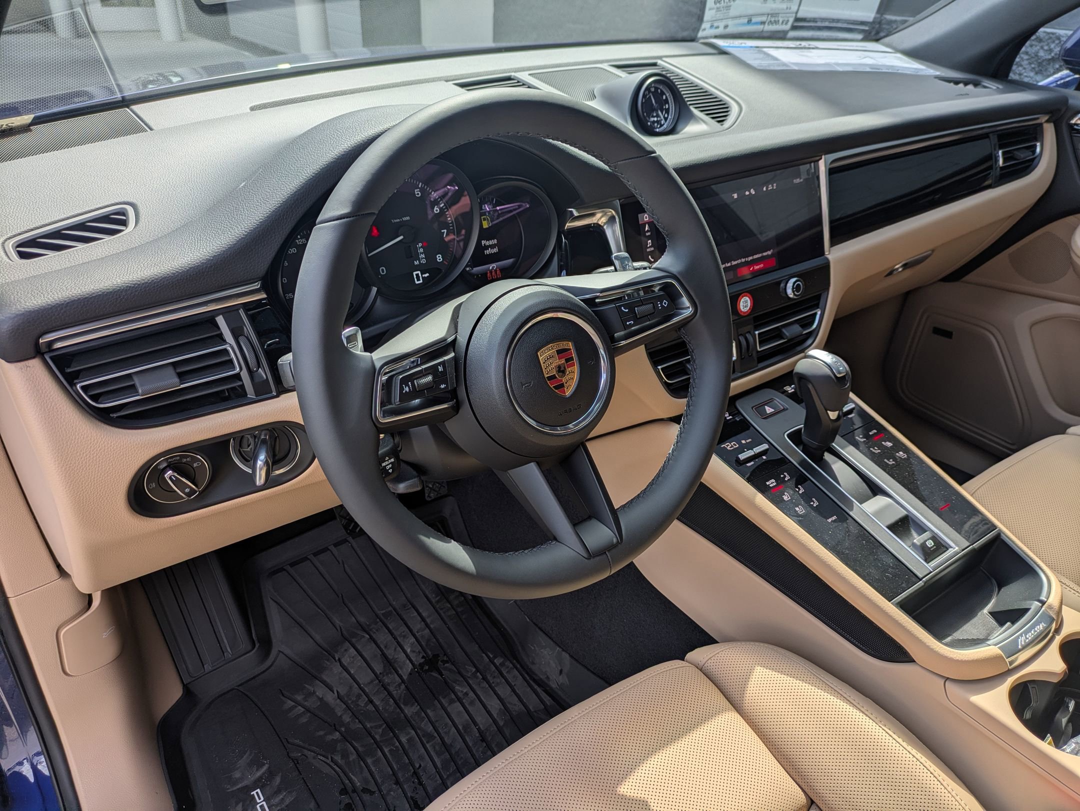 2025 Porsche Macan T photo 4
