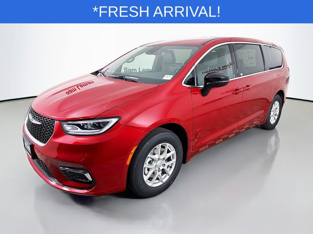 2025 Chrysler Pacifica photo 3