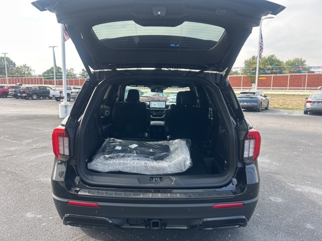 2025 Ford Explorer ST-Line photo 9