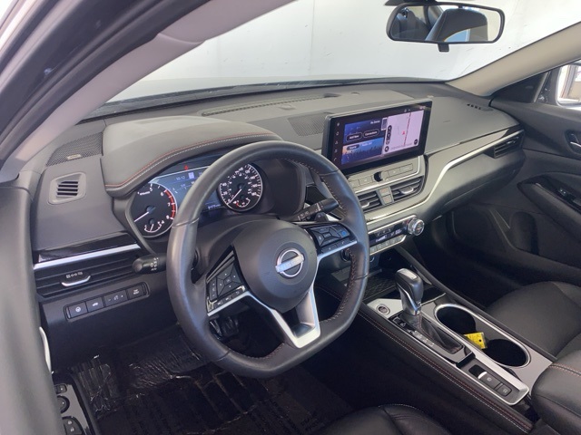2024 Nissan Altima SR photo 10