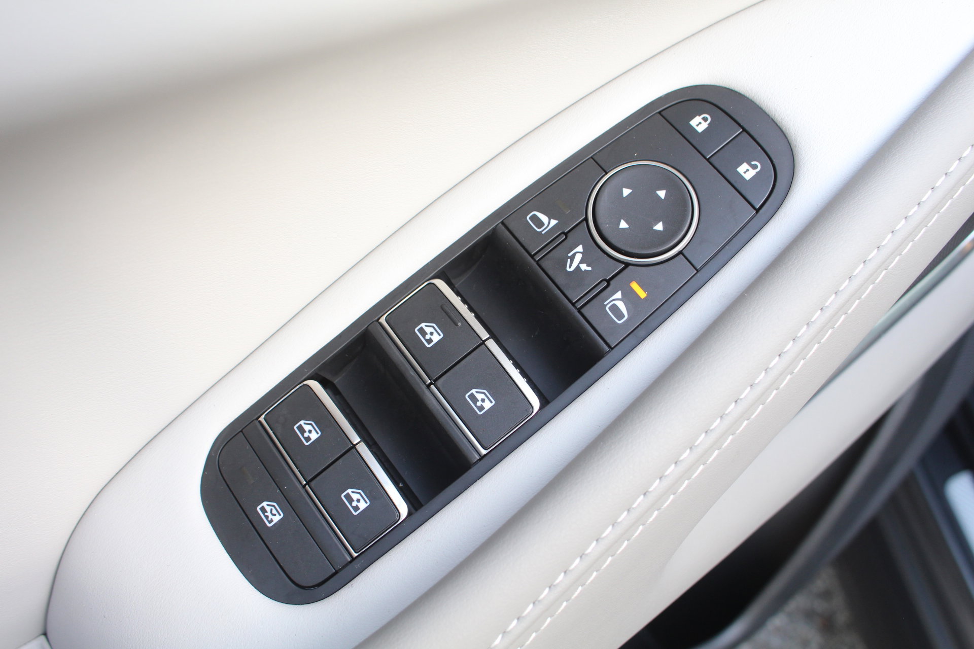 2026 Infiniti QX60 Luxe photo 12