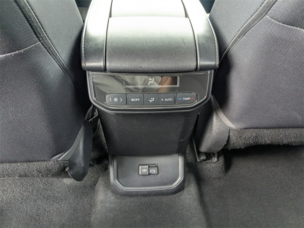 2023 Toyota Highlander LE photo 14