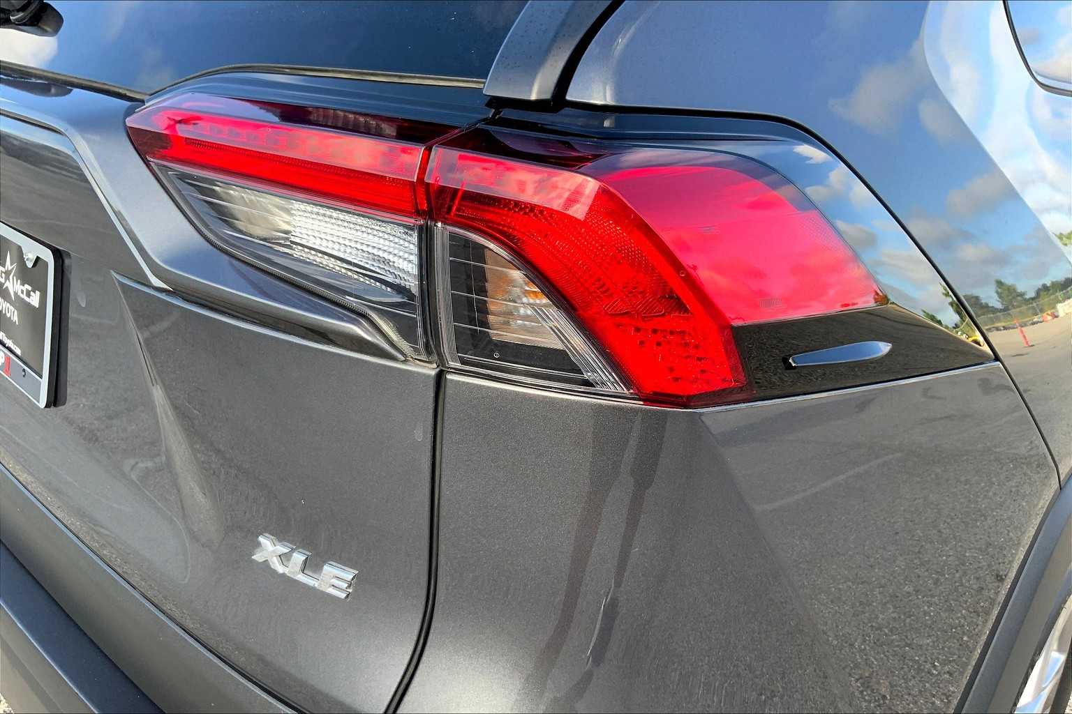 2023 Toyota RAV4 XLE photo 29