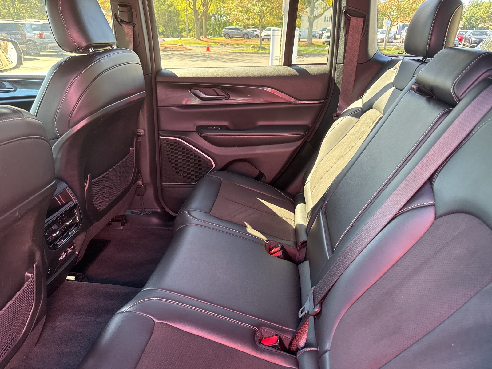 2022 Jeep Grand Cherokee Altitude photo 12