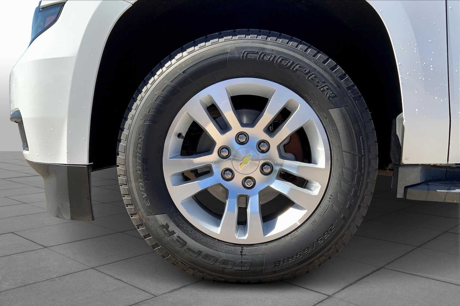 2016 Chevrolet Suburban LT photo 10