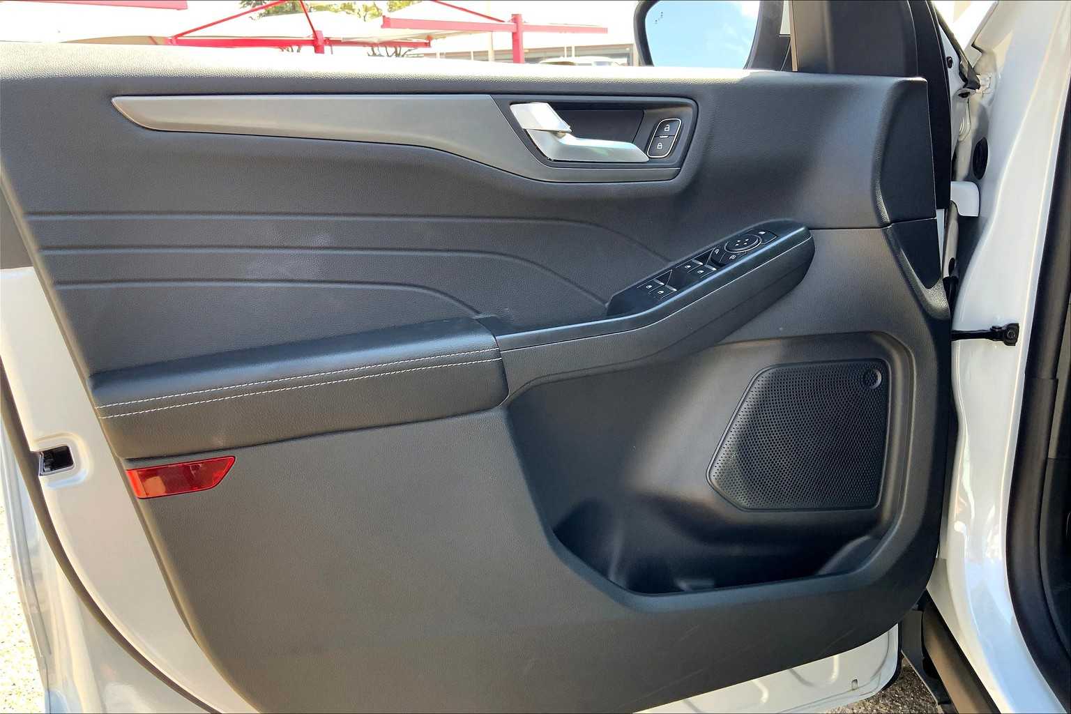 2025 Ford Escape Plug-In Hybrid photo 10