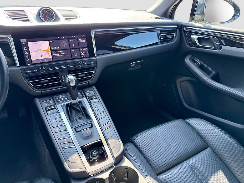 2021 Porsche Macan Base photo 28