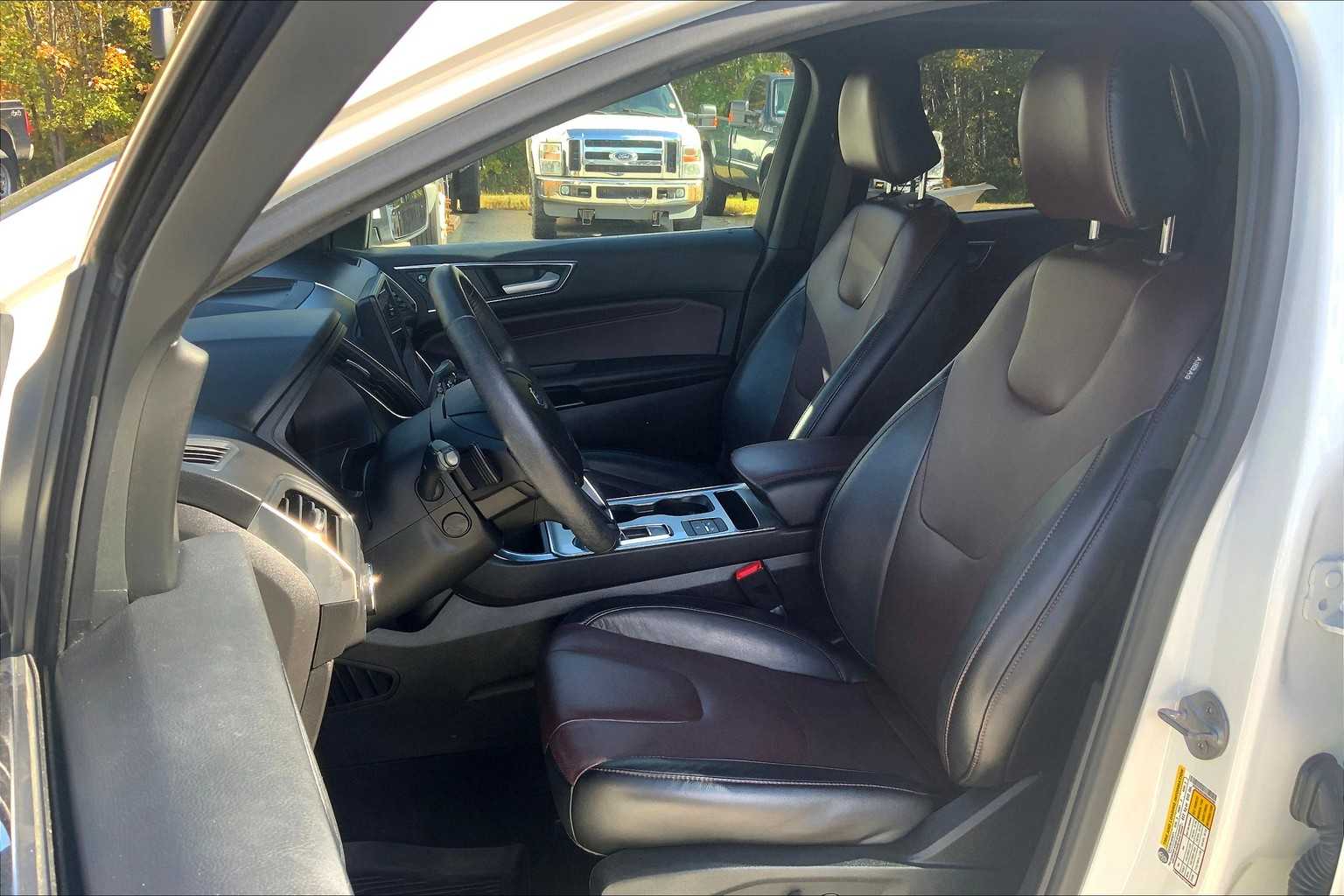2022 Ford Edge Titanium photo 8