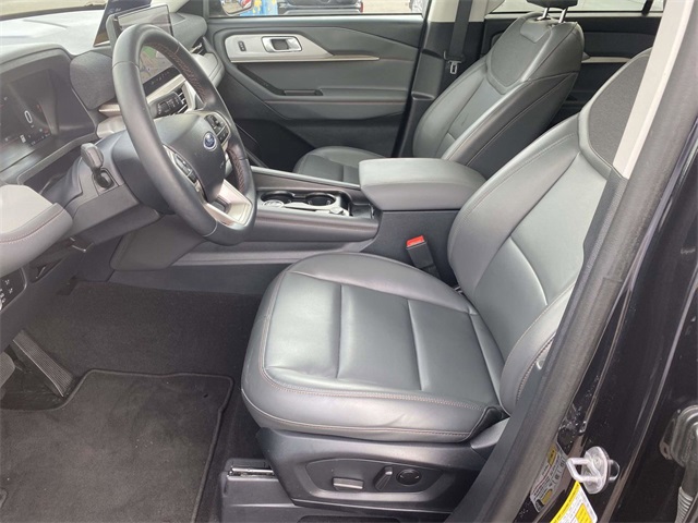 2025 Ford Explorer photo 12