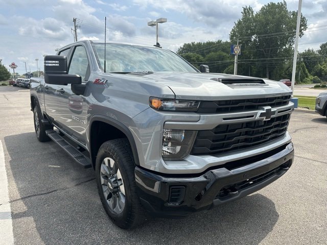 2025 Chevrolet Silverado 2500HD Custom photo 4
