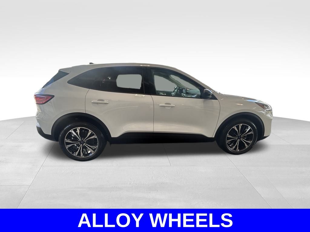 2022 Ford Escape SE Hybrid photo 3