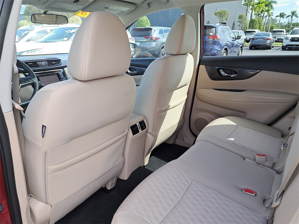 2018 Nissan Rogue SV photo 9