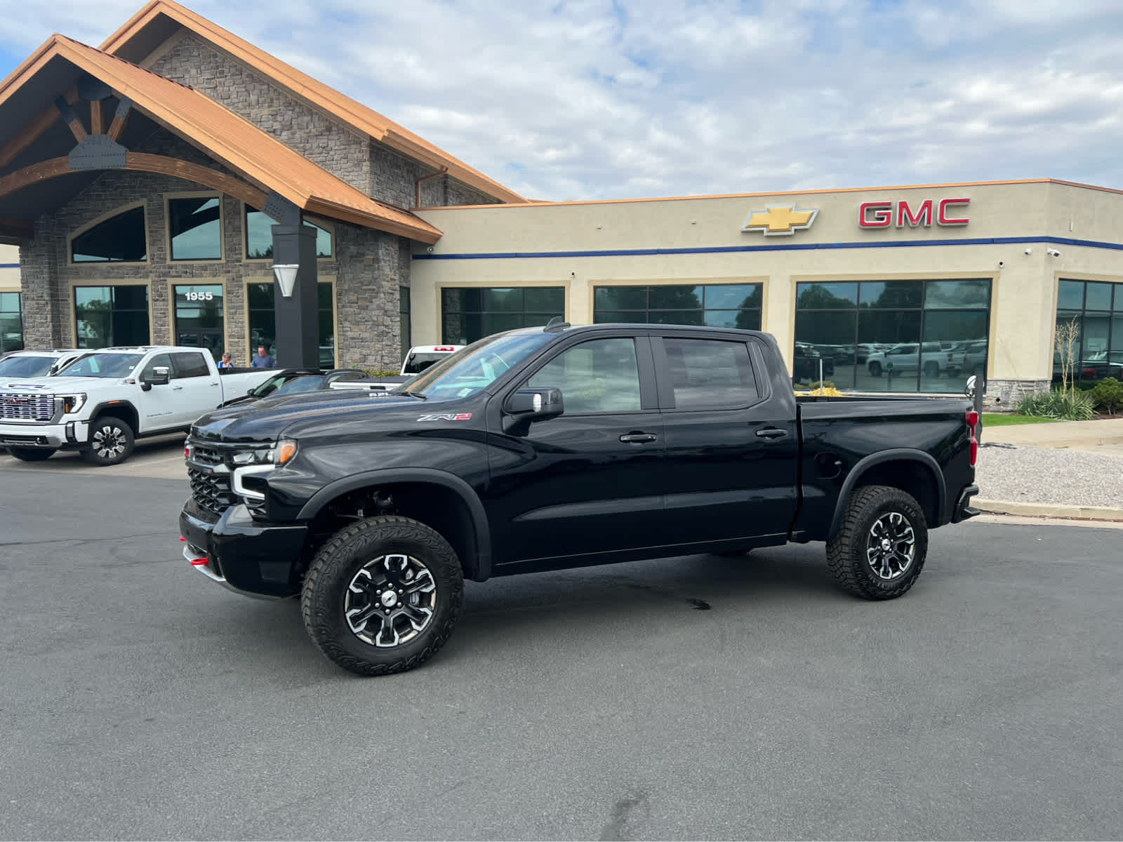 2025 Chevrolet Silverado 1500 ZR2's photo