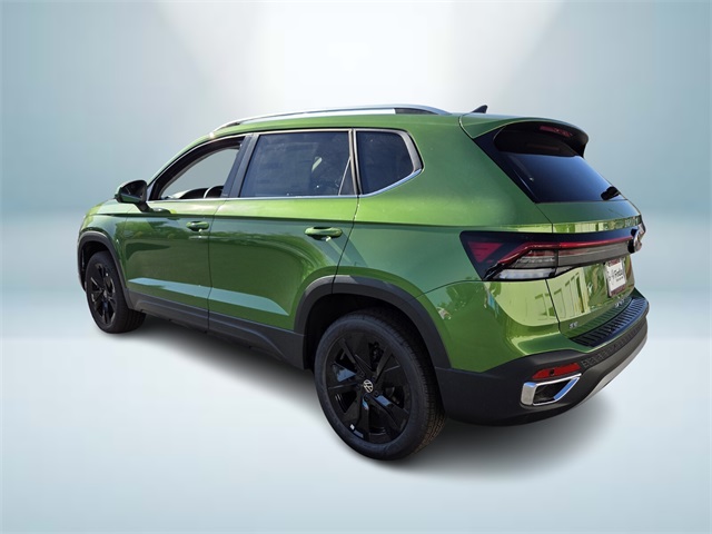 2025 Volkswagen Taos SE photo 3