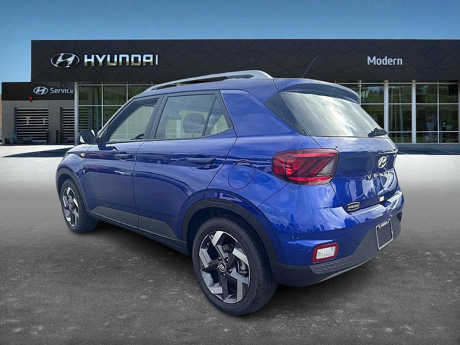 2025 Hyundai Venue SEL photo 3