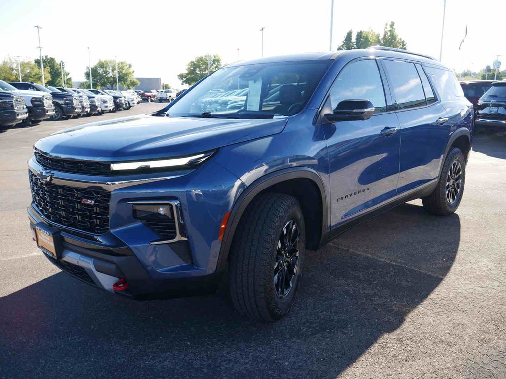 2024 Chevrolet Traverse Z71 photo 2