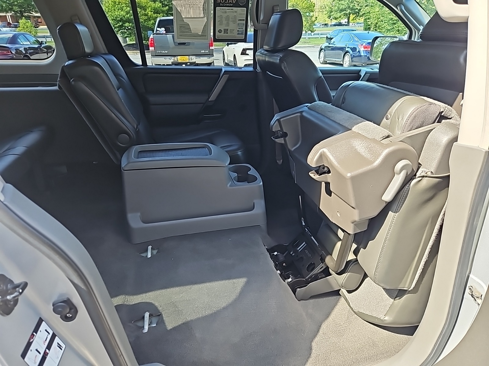 2005 Nissan Armada LE photo 28