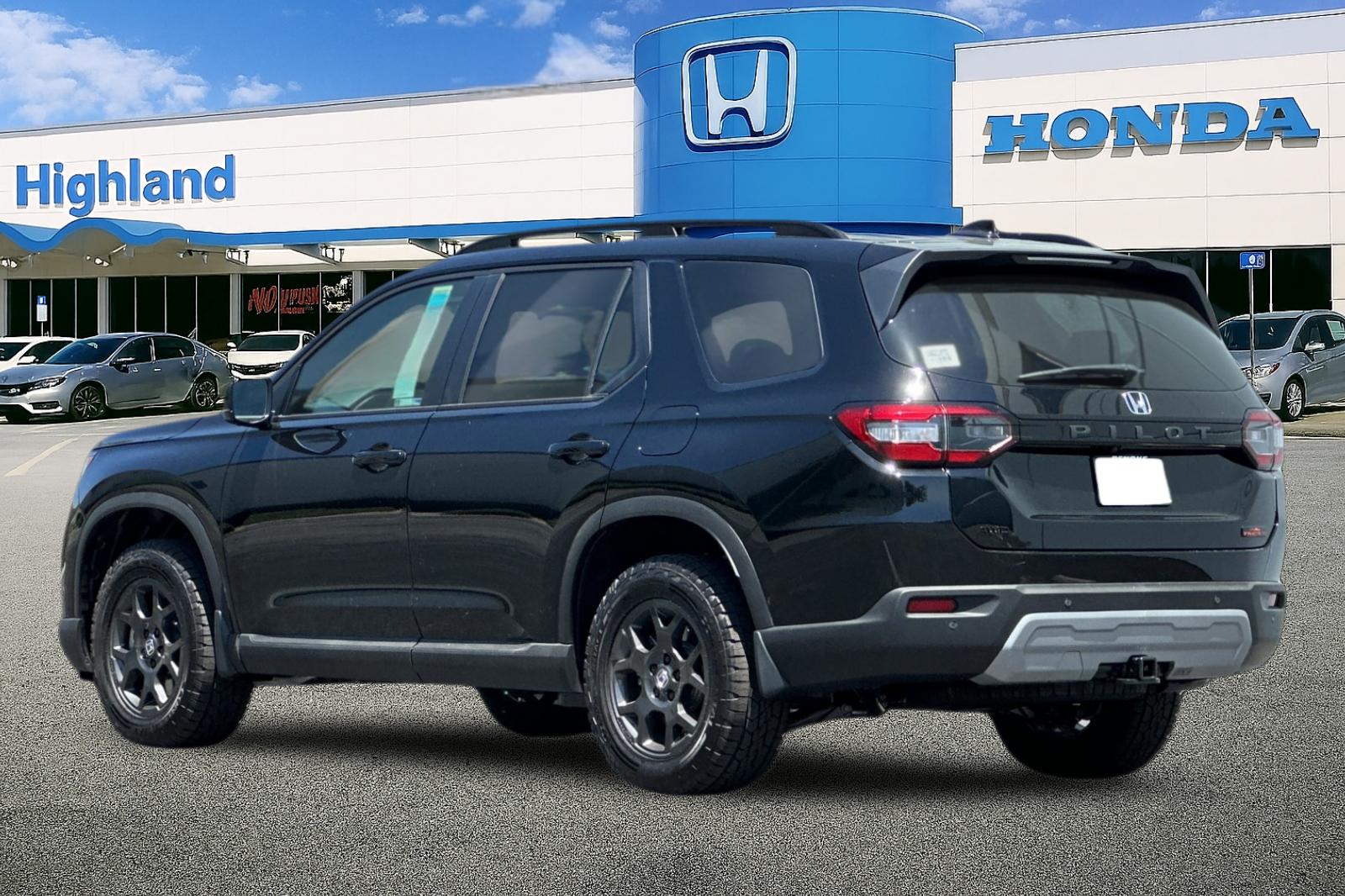 2025 Honda Pilot TrailSport photo 2