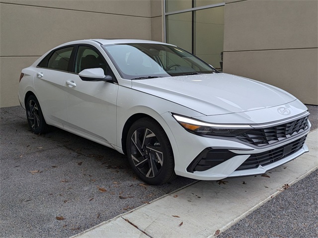 2025 Hyundai Elantra SEL Convenience photo 4
